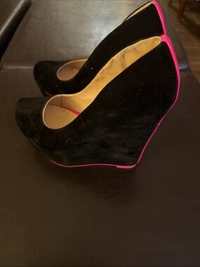 Shiekh Black Suede Wedge Pumps with Hot Pink Trim